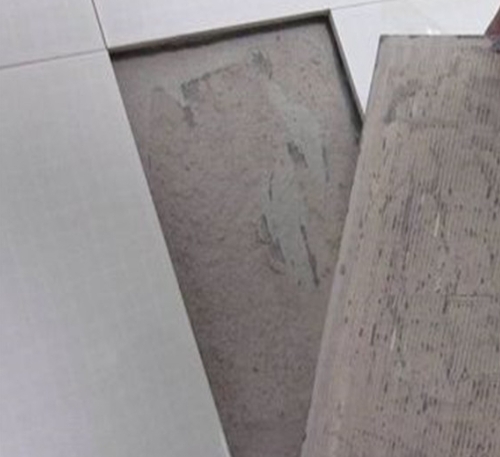 绵竹瓷砖空鼓维修公司分享瓷砖铺贴时如果打浆（即涂抹在瓷砖背面和基层上的砂浆或瓷砖胶）过少，会带来以下问题